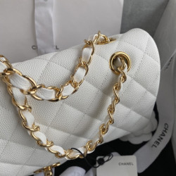 샤넬 클래식 미듐 플랩백 캐비어 금장  CHANEL CLASSIC FLAP MEDIUM | GOLD METAL 25CM