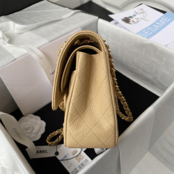 샤넬 클래식 미듐 플랩백 캐비어 금장  CHANEL CLASSIC FLAP MEDIUM | GOLD METAL 25CM