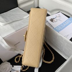 샤넬 클래식 미듐 플랩백 캐비어 금장  CHANEL CLASSIC FLAP MEDIUM | GOLD METAL 25CM