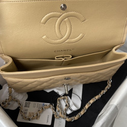 샤넬 클래식 미듐 플랩백 램스킨 금장 CHANEL CLASSIC FLAP MEDIUM | GOLD METAL 25CM