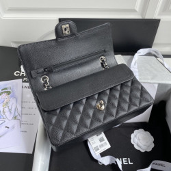 샤넬 클래식 미듐 플랩백 캐비어 은장  CHANEL CLASSIC FLAP MEDIUM | SILVER METAL 25CM