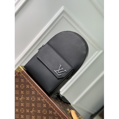 LOUISVUITTON 20CM X 30CM X 4CM