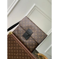 LOUISVUITTON 28CM X 22.5CM...