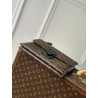 LOUISVUITTON 28CM X 22.5CM X 3.5CM