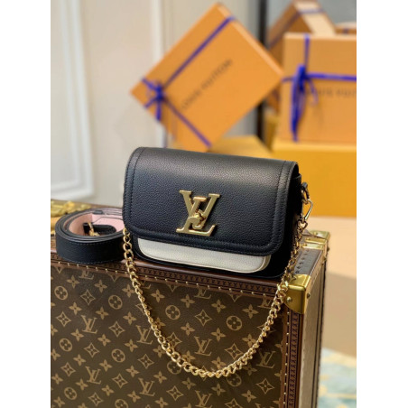 LOUISVUITTON 19CM X 13CM X 8CM