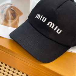 MIUMIU-MOMO