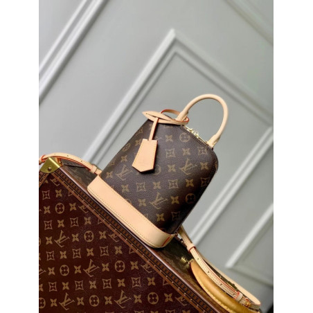 LOUISVUITTON 15CM X 20CM X 10CM