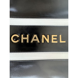 CHANEL 22CM X 24.5CM X 8CM