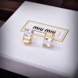 MIUMIU-MOMO