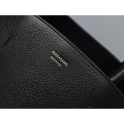 페레가모(Salvatore Ferragamo) 허그숄더백(HUG) 32CM