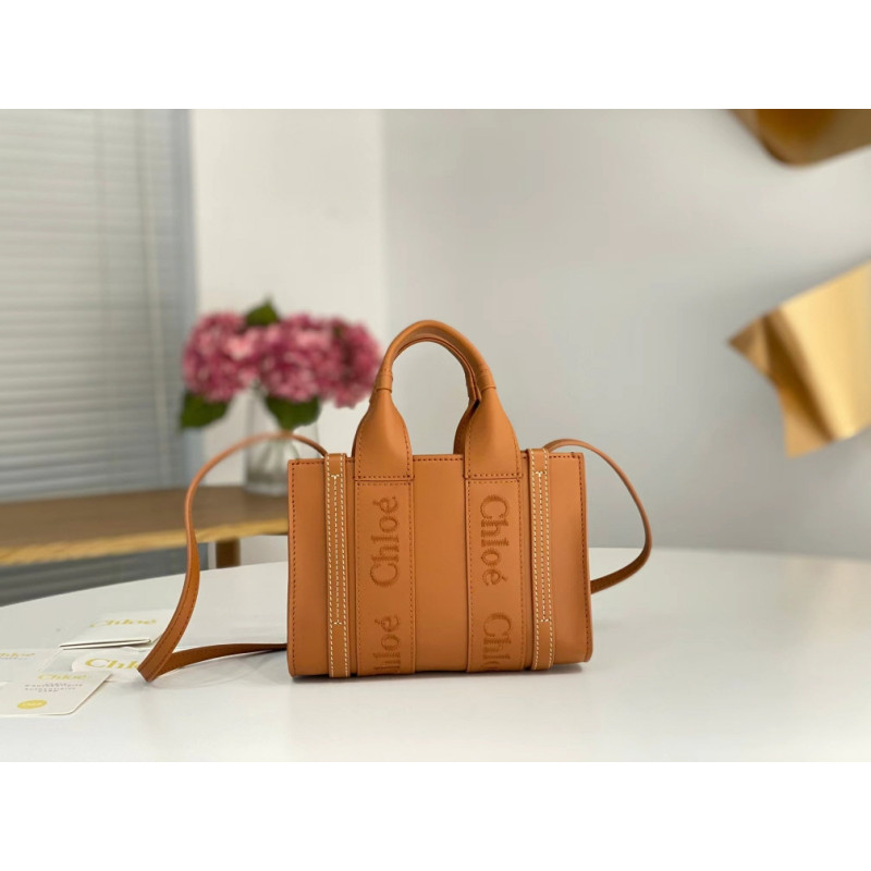 끌로에 우디백 토드백 CHLOE WOODY TOTE BAG- 20CM