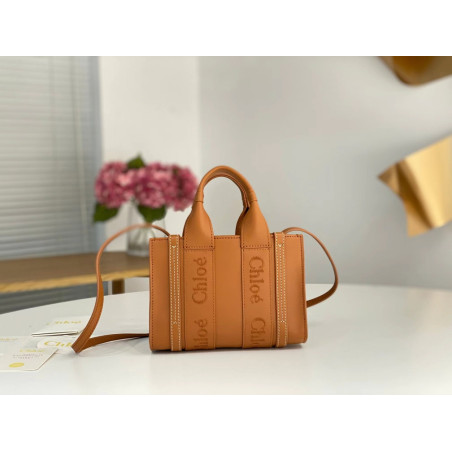 끌로에 우디백 토드백 CHLOE WOODY TOTE BAG- 20CM